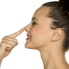 Glückliche Patientin nach einer erfolgreichen Nasen OP